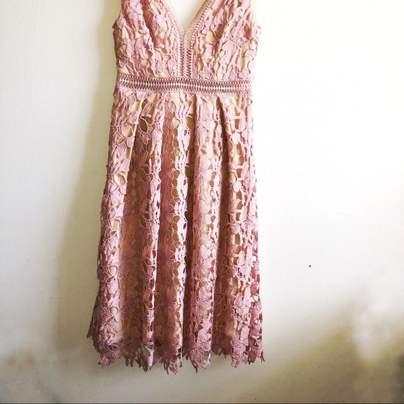 Romeo & Juliet Couture Double-V Lace Midi Dress - Picture 2 of 13